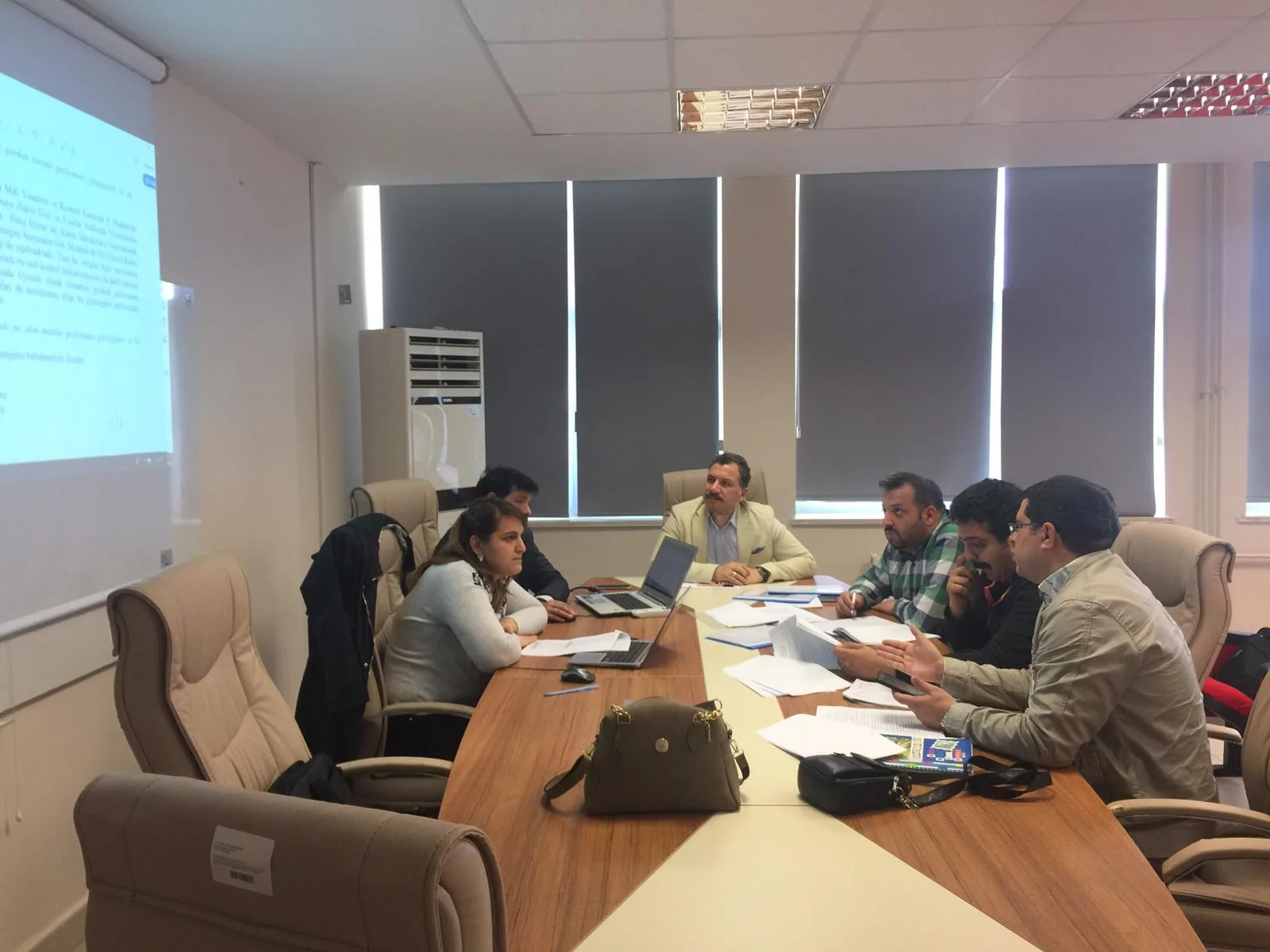 FAKÜLTEMİZ AKADEMİK BİRİM KALİTE KOMİSYONU DEKAN VEKİLİMİZ PROF. DR. HİKMET ESEN BAŞKANLIĞINDA TOPLANARAK DEKANLIĞIMIZCA YÜRÜTÜLEN İŞ VE İŞLEM SÜREÇLERİ GÖZDEN GEÇİRİLDİ