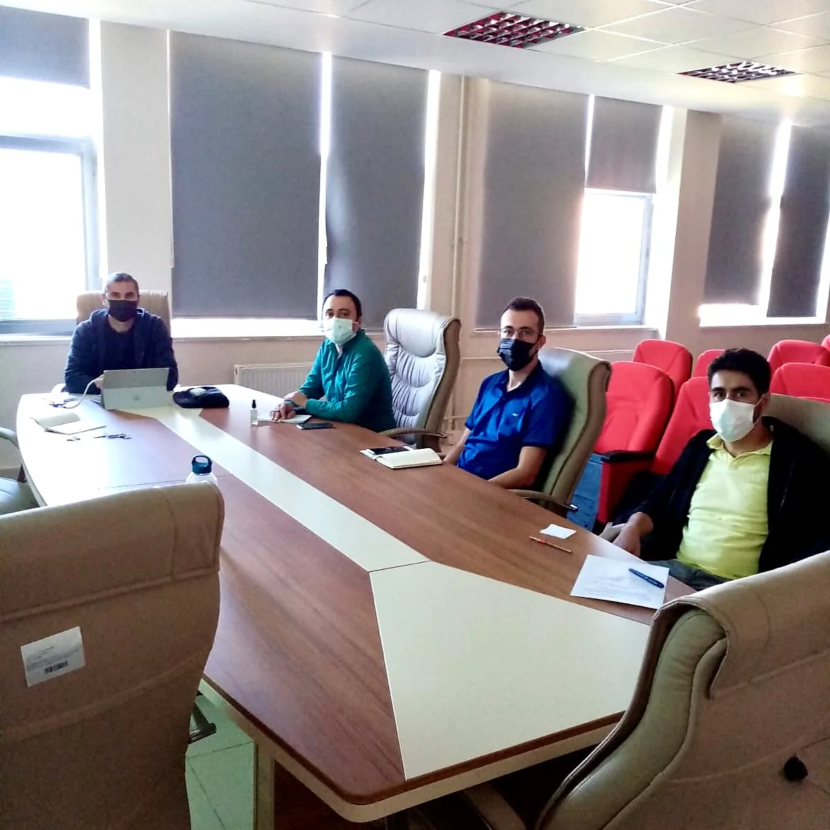 FAKÜLTEMİZ MÜDEK KOMİSYONU DR. ÖĞR. ÜYESİ ERKAN POLAT VE ELİFCAN G. POLAT BAŞKANLIĞINDA TOPLANARAK DEKANLIĞIMIZCA YÜRÜTÜLEN AKREDİTASYON SÜREÇLERİ GÖZDEN GEÇİRİLDİ
