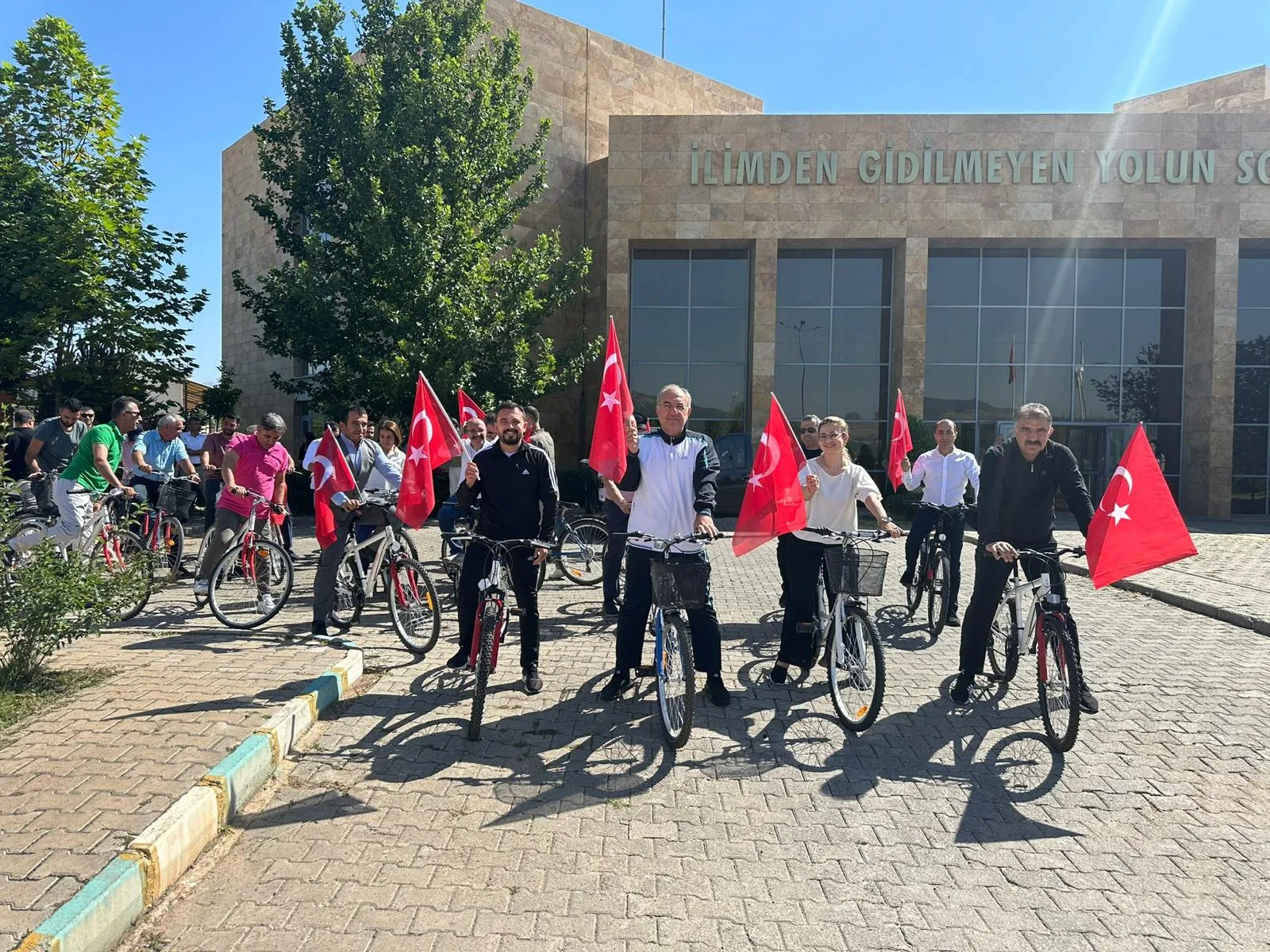 Üniversitemizde “15 Temmuz Demokrasi ve Milli Birlik Günü” Etkinlikleri Kapsamında Bisiklet Turu Gerçekleştirildi