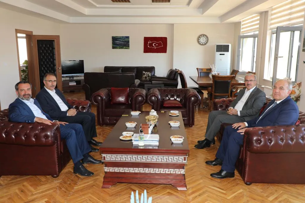 Vali Ömer Toraman ve Beraberindeki Heyet Rektörümüzü Ziyaret Etti