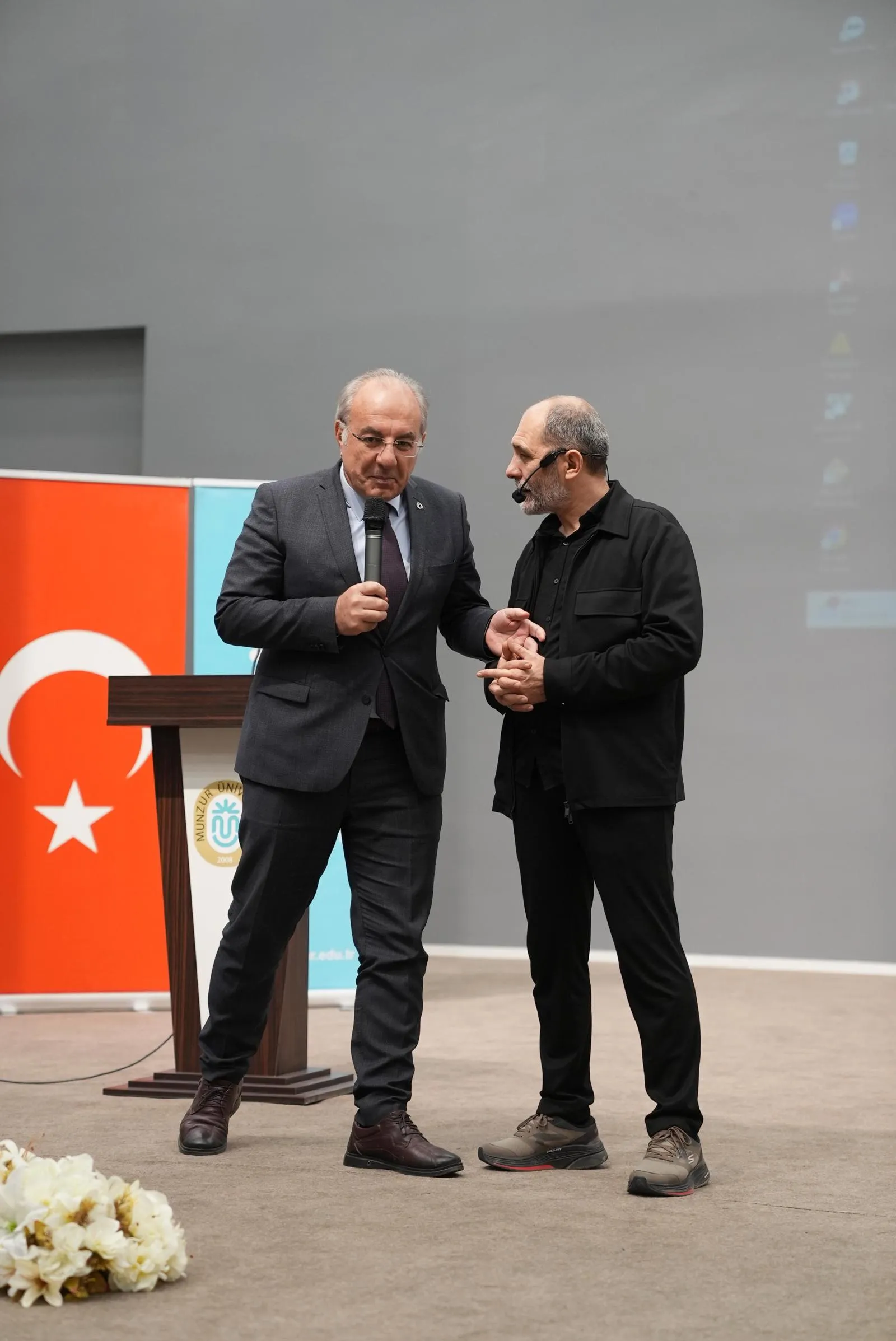 Munzur Üniversitesi’nde Polimat Sanatçı "Ahmet SULA ile Tene Değil, Cana" Konulu Performansı Dinleyicilerin Yüreklerine Dokundu