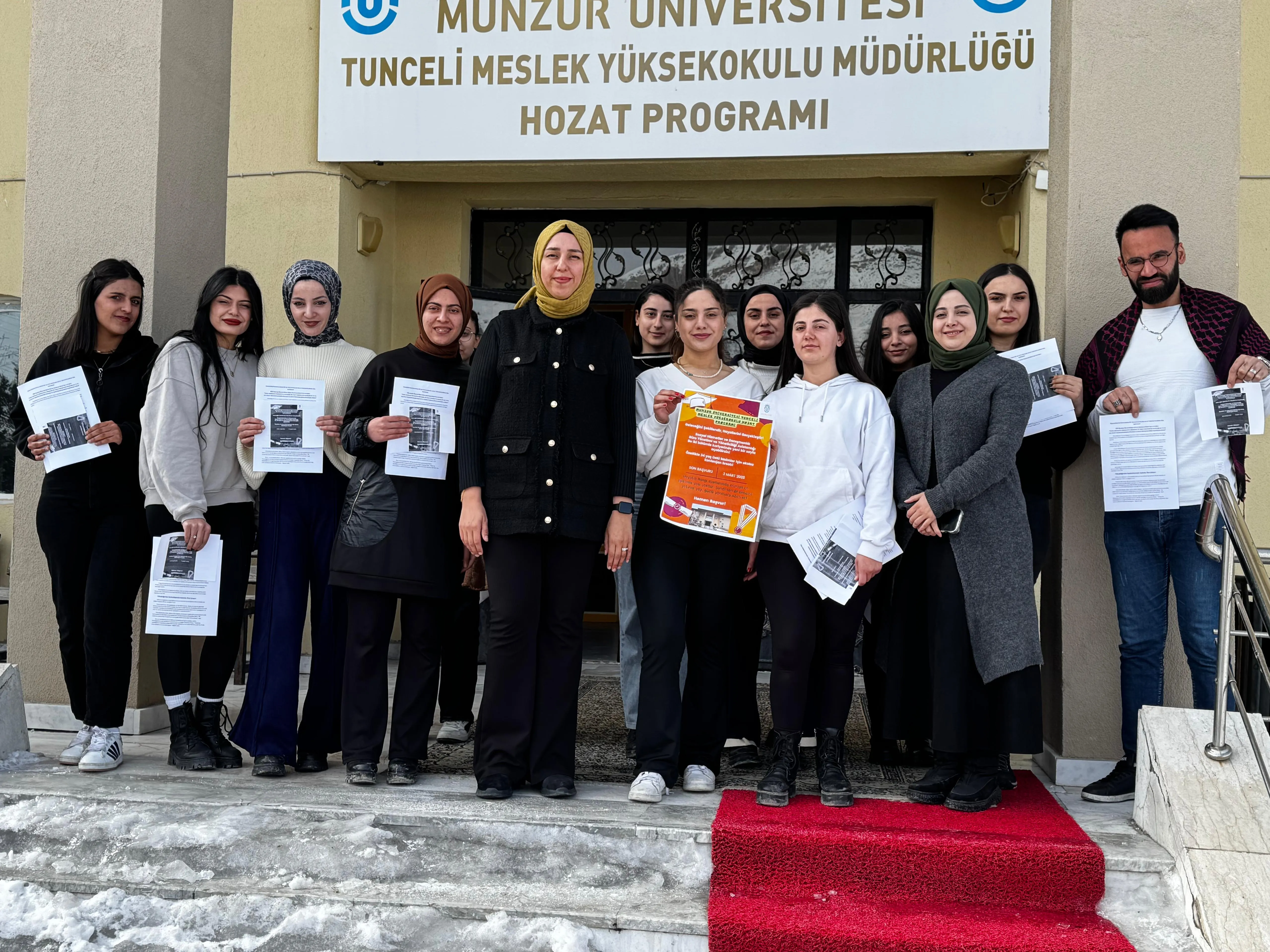 Hozat İlçesinde Yükseköğretim Kurulunun 34 Yaş Üstü Kadınlara Devlet Üniversitelerinde Ayrılan Özel Kontenjan Hakkında Bilgilendirme Etkinliği Düzenlendi