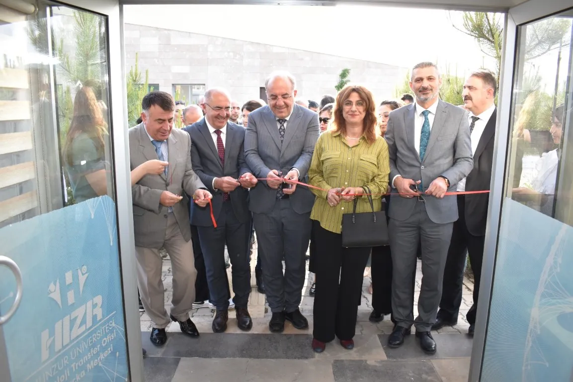 Rektörümüz Prof. Dr. Kenan PEKER, Munzur Üniversitesi 4 Nolu Aile Sağlığı Merkezinin ve Uygulamalı Otelinin Açılışını Yaptı. 19 Mayıs Atatürk’ü Anma Gençlik ve Spor Bayramı Vesilesiyle Akşam Bir Keman Resitali Düzenlendi
