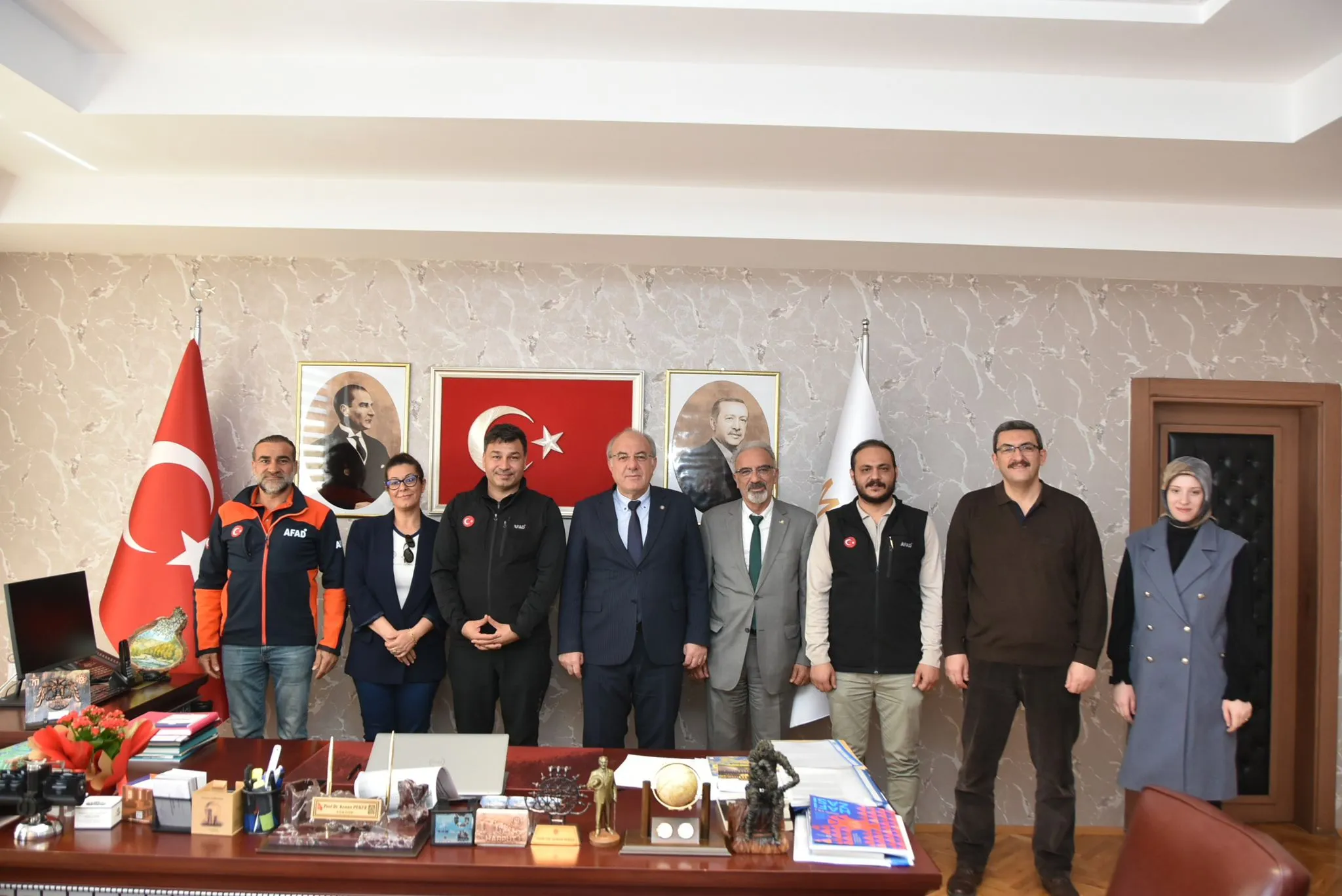 Rektörümüz Prof. Dr. Kenan PEKER, Tunceli AFAD İl Müdürü Veysi KAYA ve Beraberindeki Heyetle YÖK - AFAD İşbirliği Protokolü'nü Değerlendirme Toplantısı Gerçekleştirdi