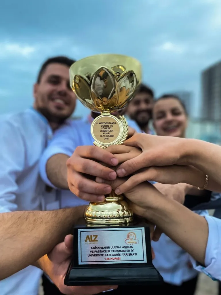 Gastronomi ve Mutfak Sanatları Bölümü Öğrencilerimizden "En İyi Üniversite" Kategorisinde Birincilik