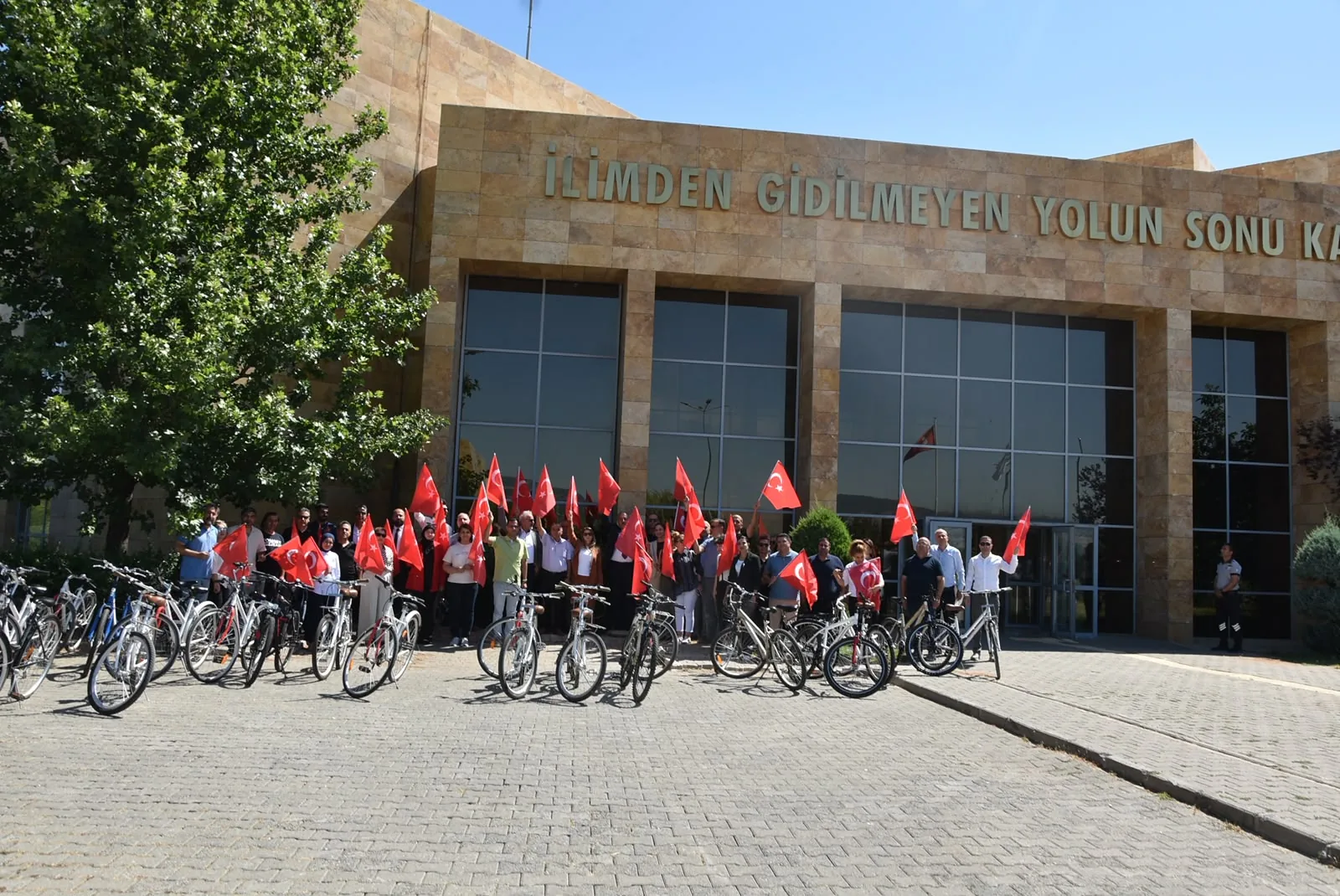 Munzur Üniversitesi’nde 15 Temmuz Anısına "İrade Bizim, Gençlik Bizim" Bisiklet Turu Düzenlendi