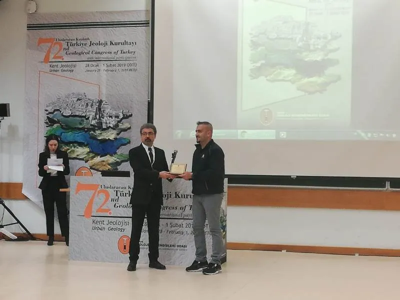 Üniversitemiz Öğretim Üyesine “Altın Çekiç Jeoloji Araştırma/Makale Ödülü” Verildi.