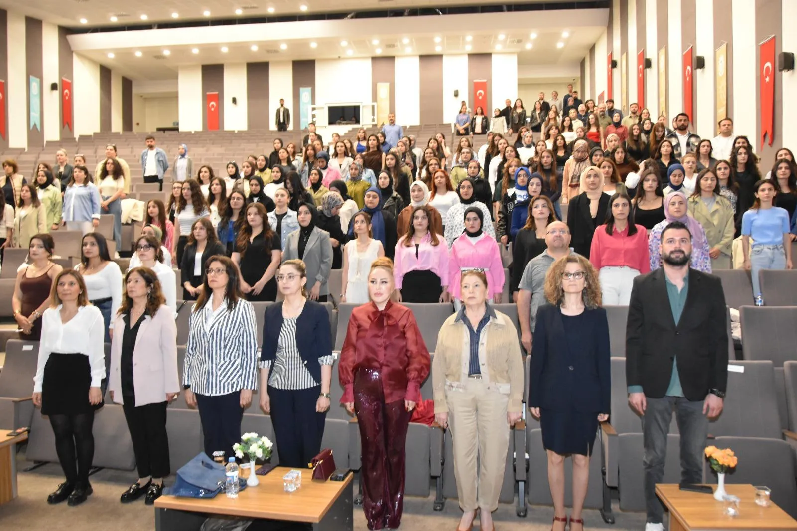 Munzur Üniversitesi Sağlık Bilimleri Fakültesi Ebeler Gününde Etkinlik Düzenledi