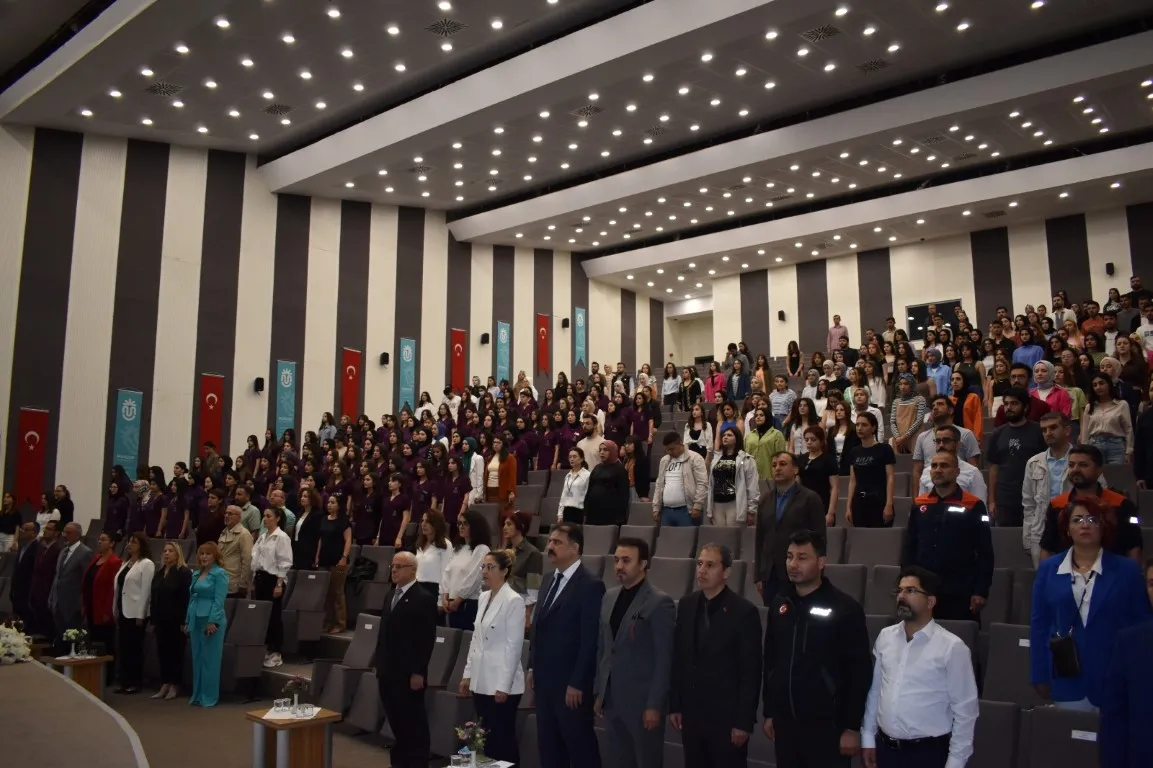 Munzur Üniversitesi Ebeler Haftasını Kutladı