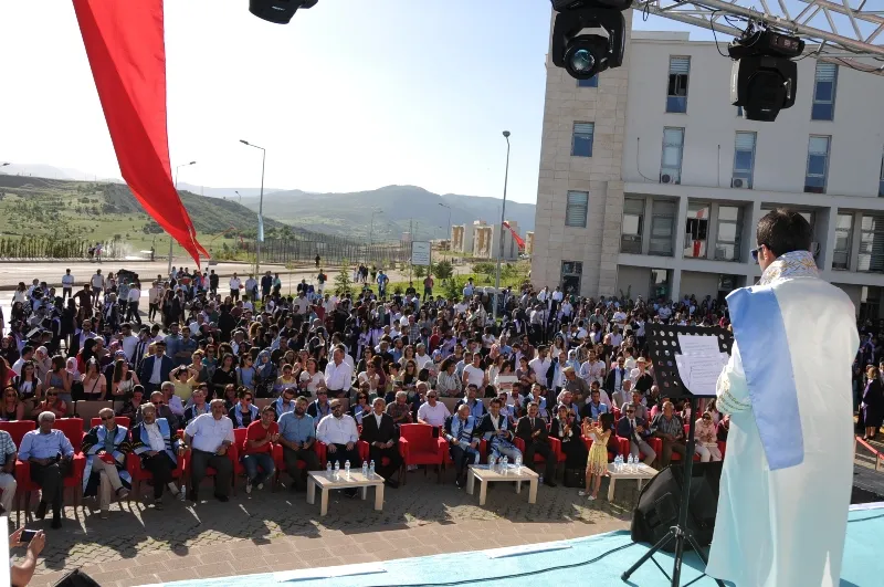 Üniversitemiz 2016-2017 Eğitim Öğretim Yılı Mezuniyet Töreni Gerçekleştirildi