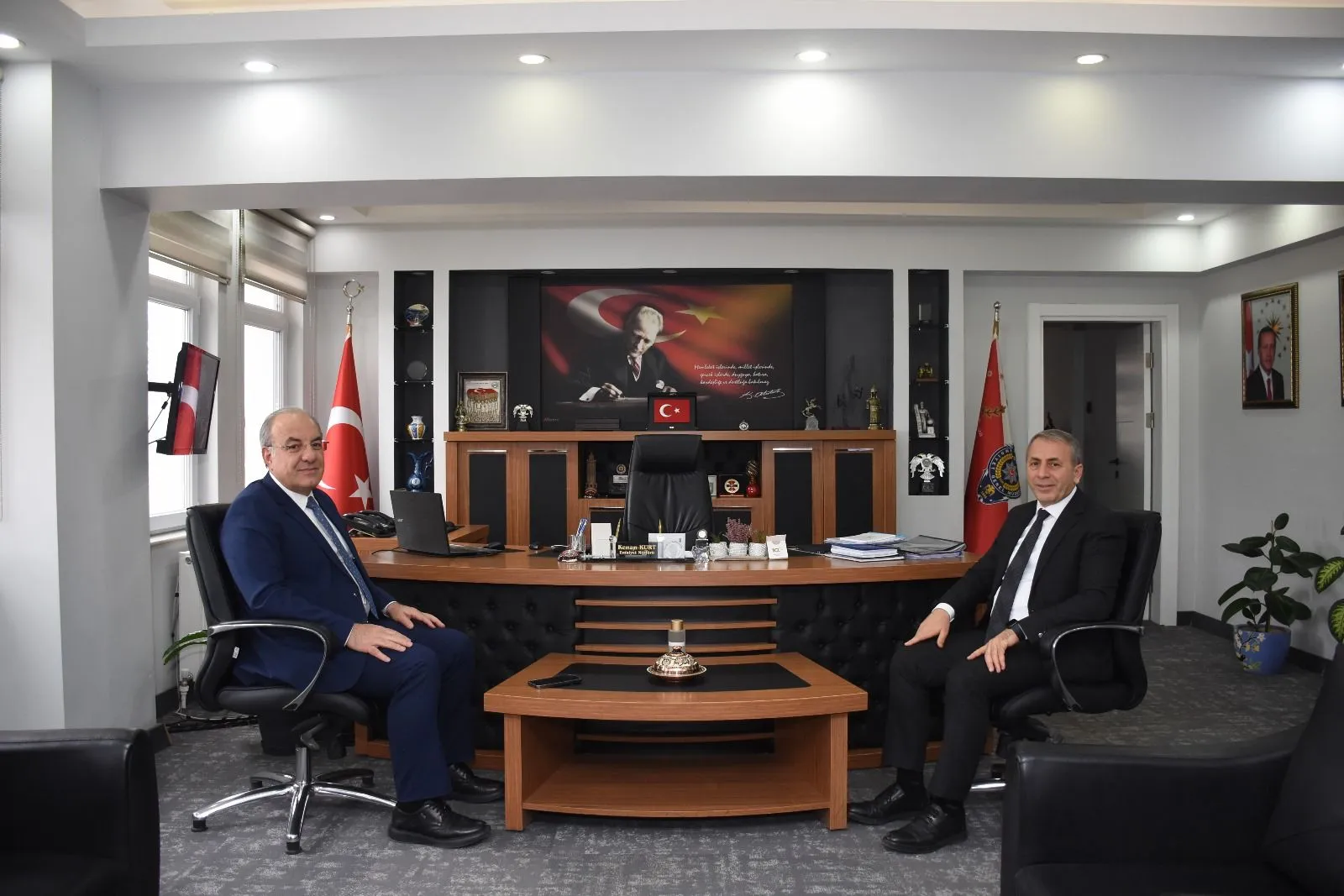 Üniversitemiz Rektörü Prof. Dr. Kenan Peker Erzincan Ziyareti Kapsamında Erzincan İl Emniyet Müdürü Sayın Kenan Kurt’u Makamında Ziyaret Etti