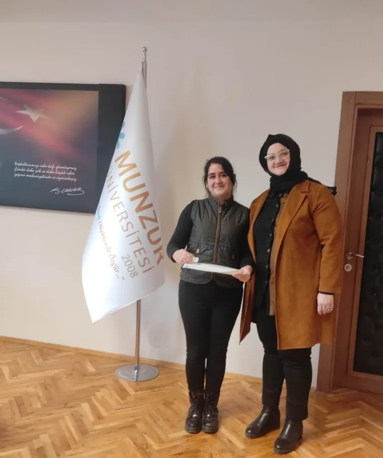 Temel Fotoğrafçılık Kursiyerleri Katılım Belgelerini Rektör Prof. Dr. Kenan Peker’den Aldı