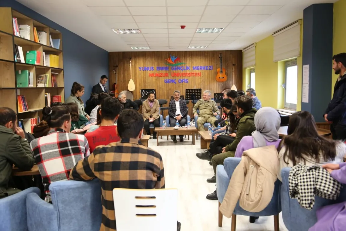 Vali Özkan, Munzur Üniversitesi Genç Fenerbahçeliler Kulübü Öğrencileri ile Bir Araya Geldi