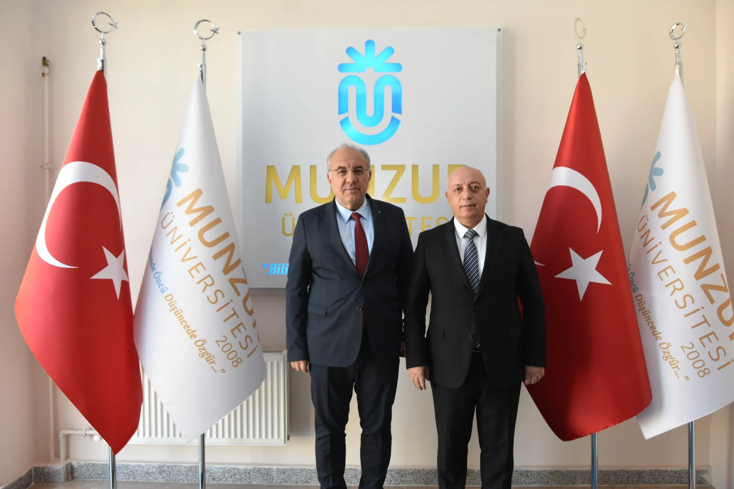Rektörümüz Prof. Dr. Kenan PEKER Makamında, Kahramanmaraş İstiklal Üniversitesi Rektörü Sayın Prof. Dr. İsmail BAKAN'ı Ağırladı ve Munzur Üniversitesi'nde Sundukları "Yenilikçi Girişimcilik ve Stratejik Yönetim" Konulu Konferansı Büyük İlgi Gördü