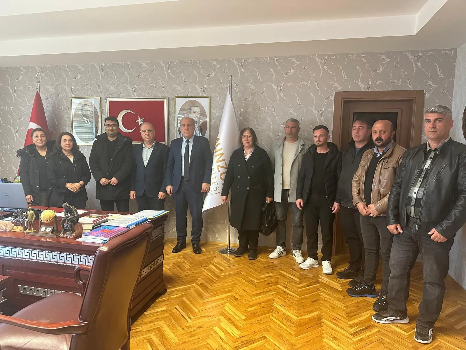Rektörümüz Prof. Dr. Kenan PEKER, Munzur Üniversitesi'nin Mazgirt'teki Küçükbaş Hayvancılık Uygulama ve Araştırma Merkezi Çalışanlarıyla Bir Değerlendirme Toplantısı Gerçekleştirdi