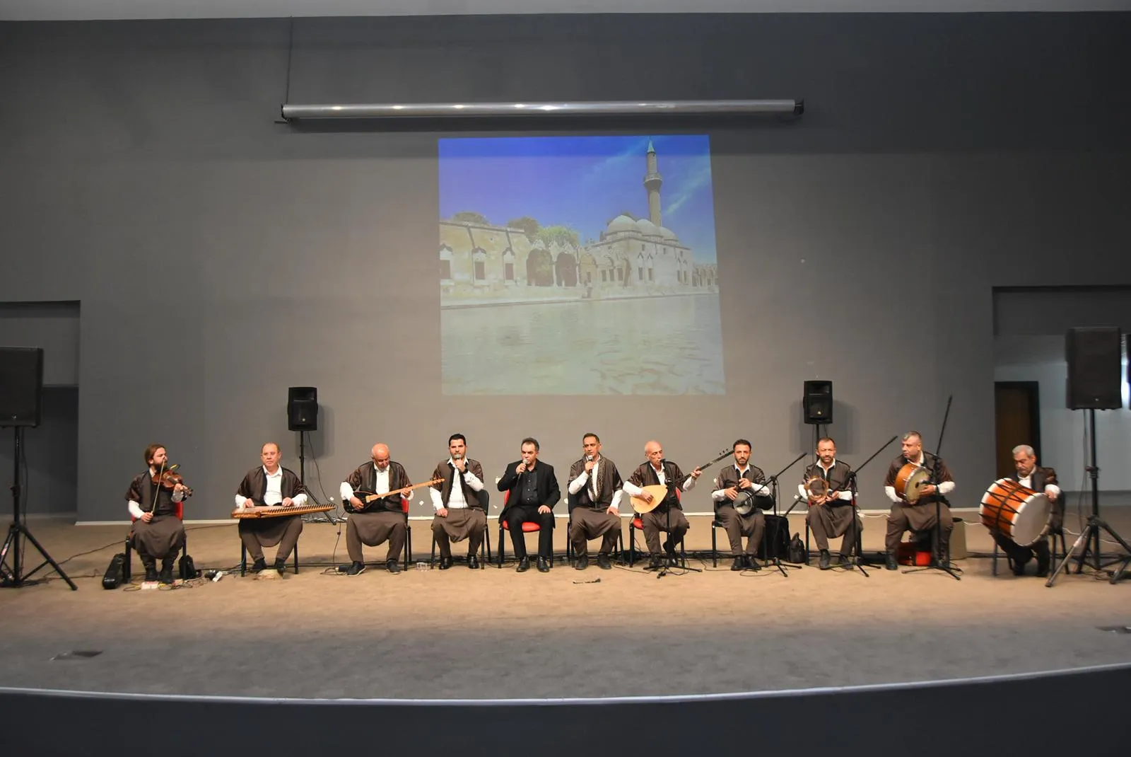 Munzur Üniversitesi'nde Urfa Rüzgarı: Öğrenciler Sıra Gecesiyle Coştu