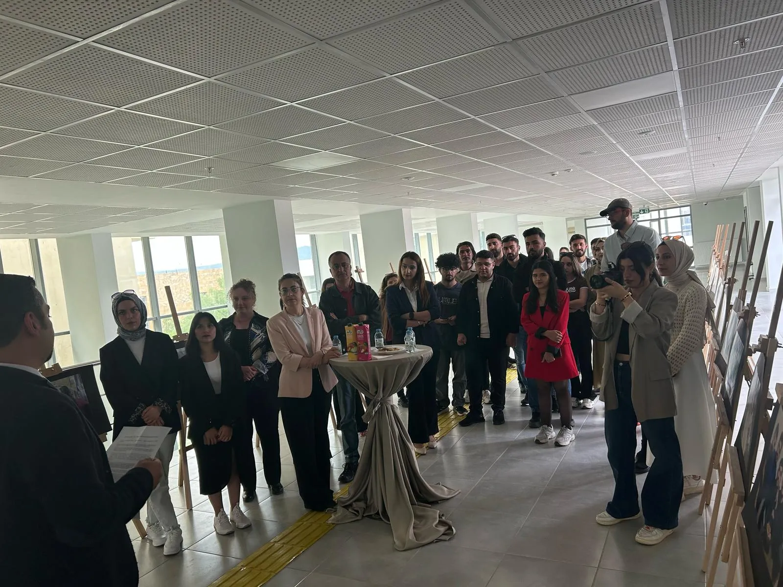 Munzur Üniversitesi İletişim Fakültesi’nde “Aile” Temalı Fotoğraf Sergisi Açıldı