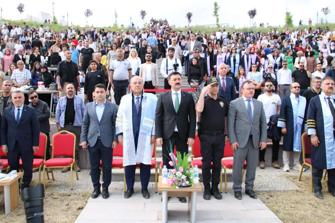 Munzur Üniversitesi 2023-2024 Akademik Yılı Mezuniyet Töreni Yaptı 1621 Öğrenci Diploma Aldı