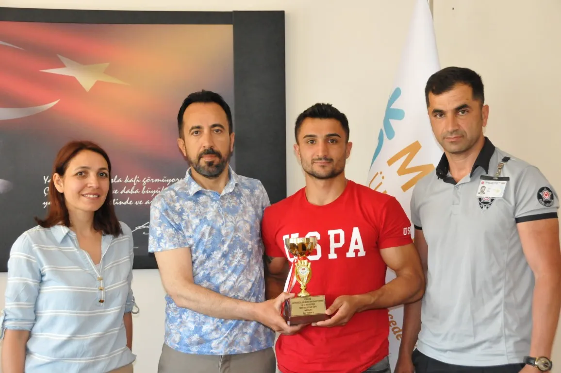 Muay Thai Türkiye Şampiyonumuzdan Rektörümüze Ziyaret
