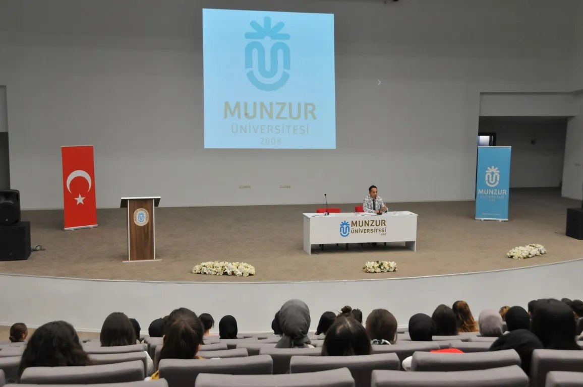Rektör İpek, Sağlık Bilimleri Fakültesi Öğrencileri İle Buluştu