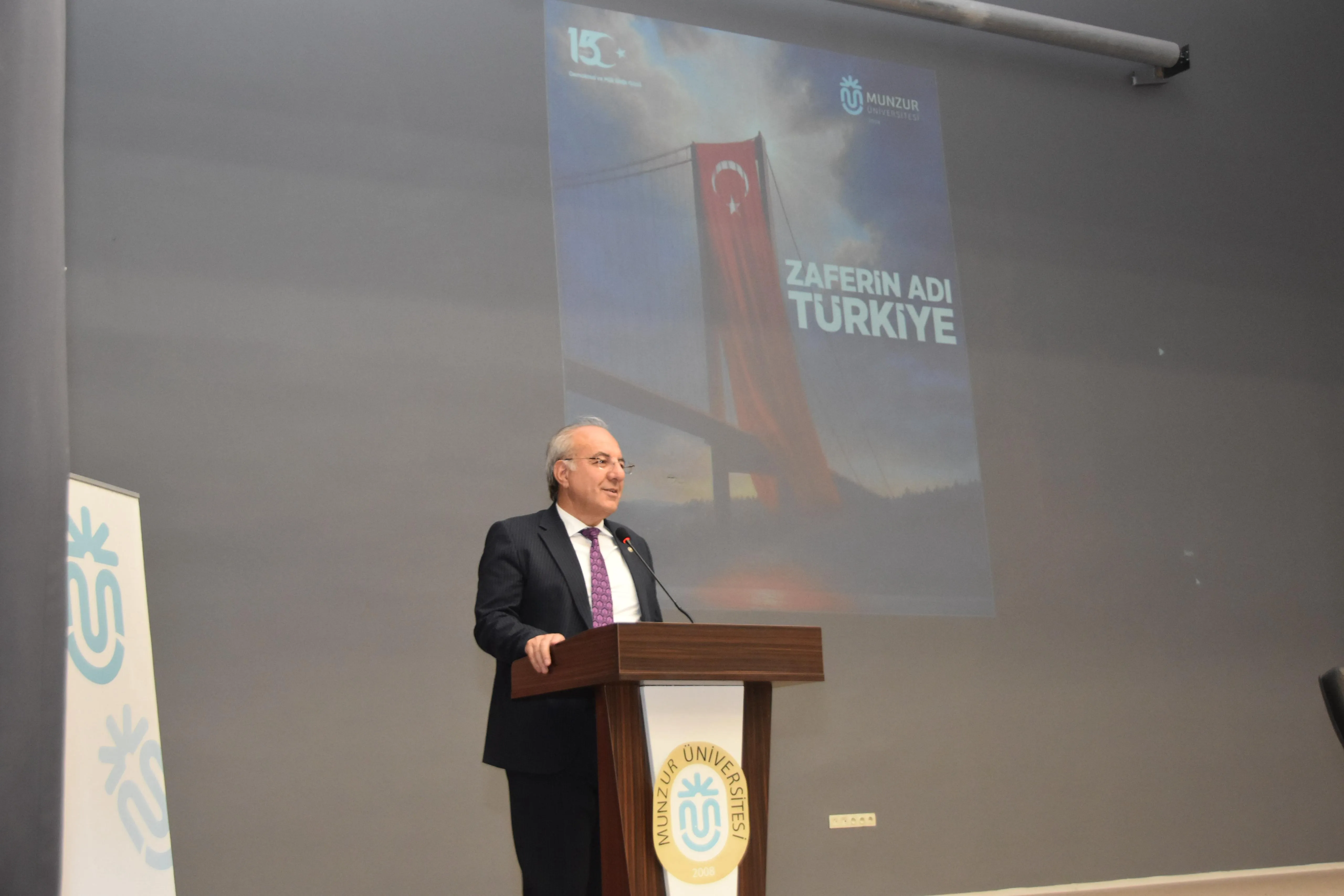 Munzur Üniversitesi’nde “Geçmişten Günümüze Darbeler ve Türk Demokrasisi” Konulu Konferans Düzenlendi