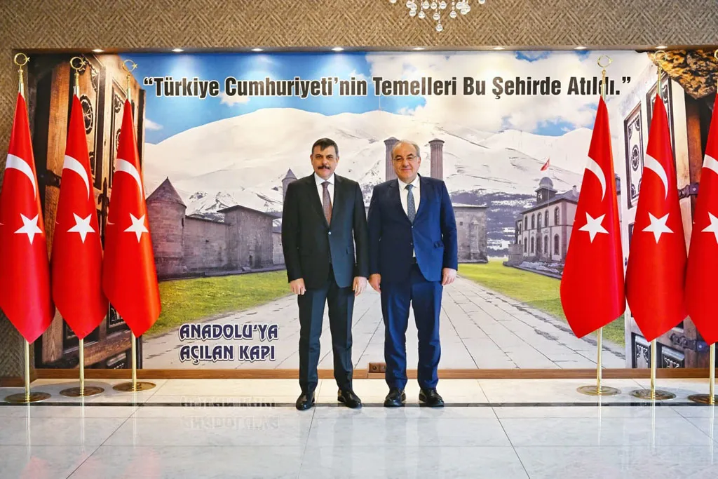 Üniversitemiz Rektörü Prof. Dr. Kenan Peker Erzurum Valisi Sayın Mustafa Çiftçi’yi Makamında Ziyaret Etti