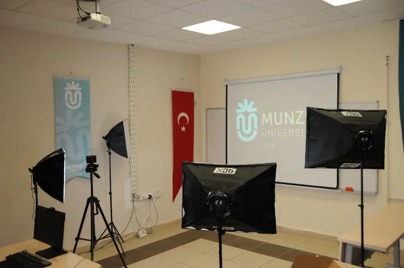 Munzur Üniversitesi Uzaktan Eğitim Uygulama ve Araştırma Merkezi Canlı Ders ve Kayıt Stüdyosu Hizmete Girmiştir