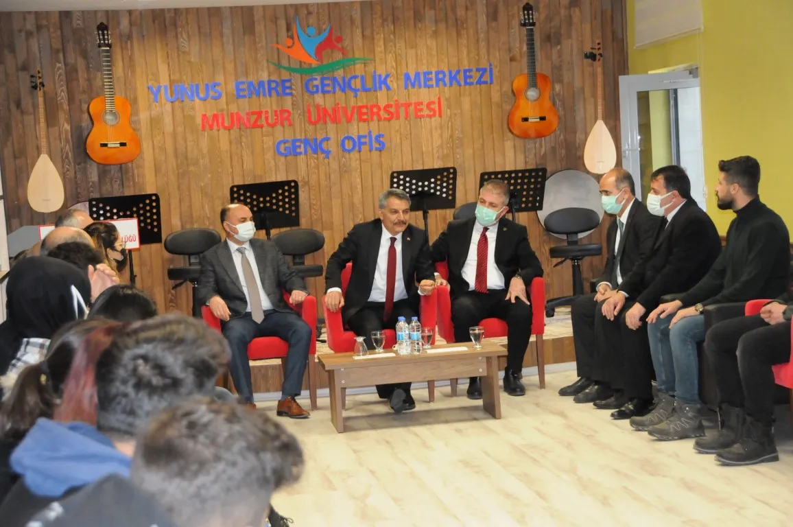Vali Özkan Öğrencilerimizle Bir Araya Geldi