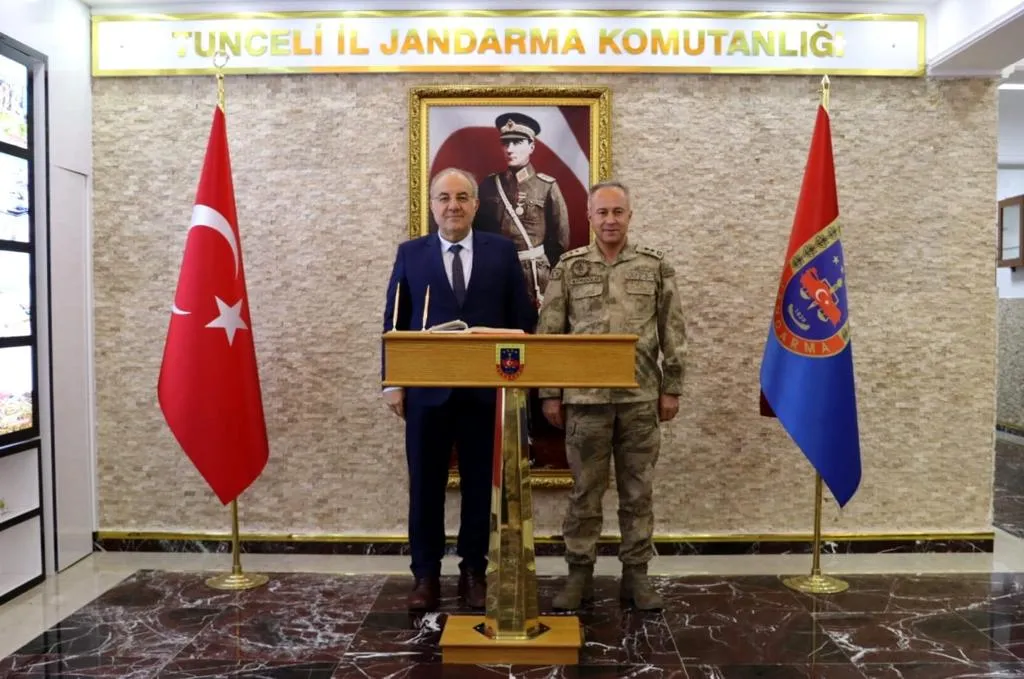 Munzur Üniversitesi Rektörü Prof. Dr. Kenan PEKER’den Tunceli İl Jandarma Komutanı Tümgeneral Nuh KÖROĞLU’na Taziye Ziyareti