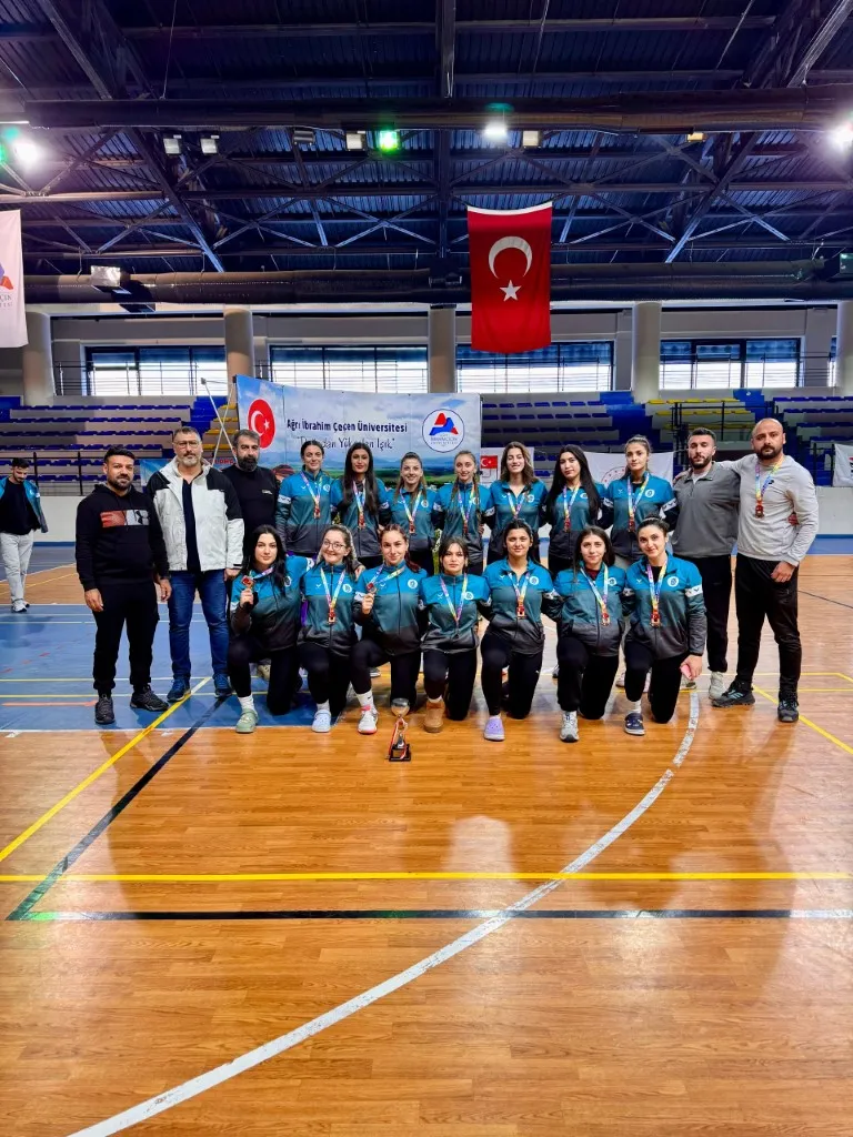 Kadın Voleybol Takımımızdan Büyük Başarı