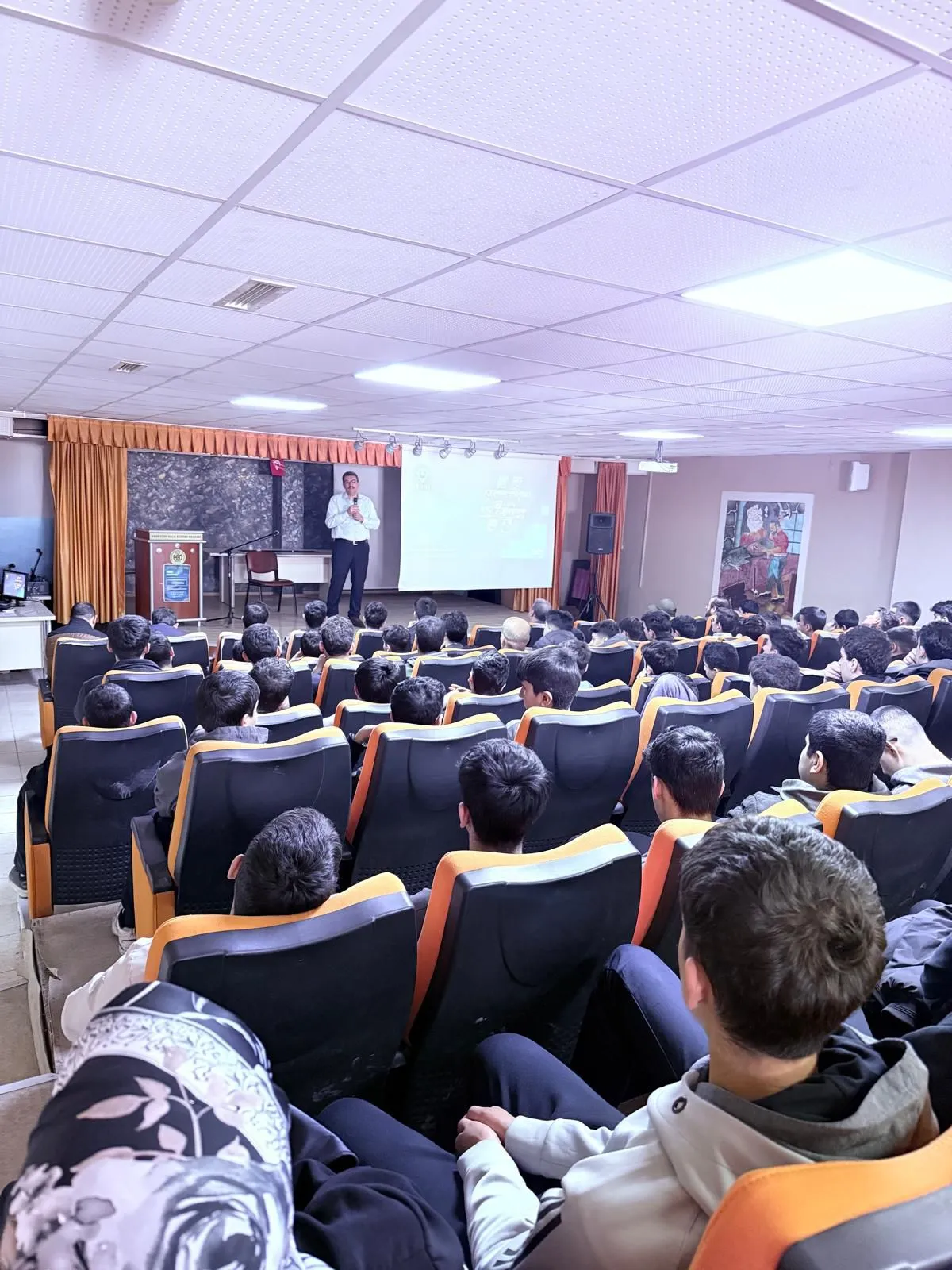 Munzur Üniversitesi Öğretim Üyesi Prof. Dr. Nevzat TETİK, Malatya Anadolu İmam Hatip Lisesi’nde TÜBİTAK Bilim Söyleşisi Gerçekleştirdi