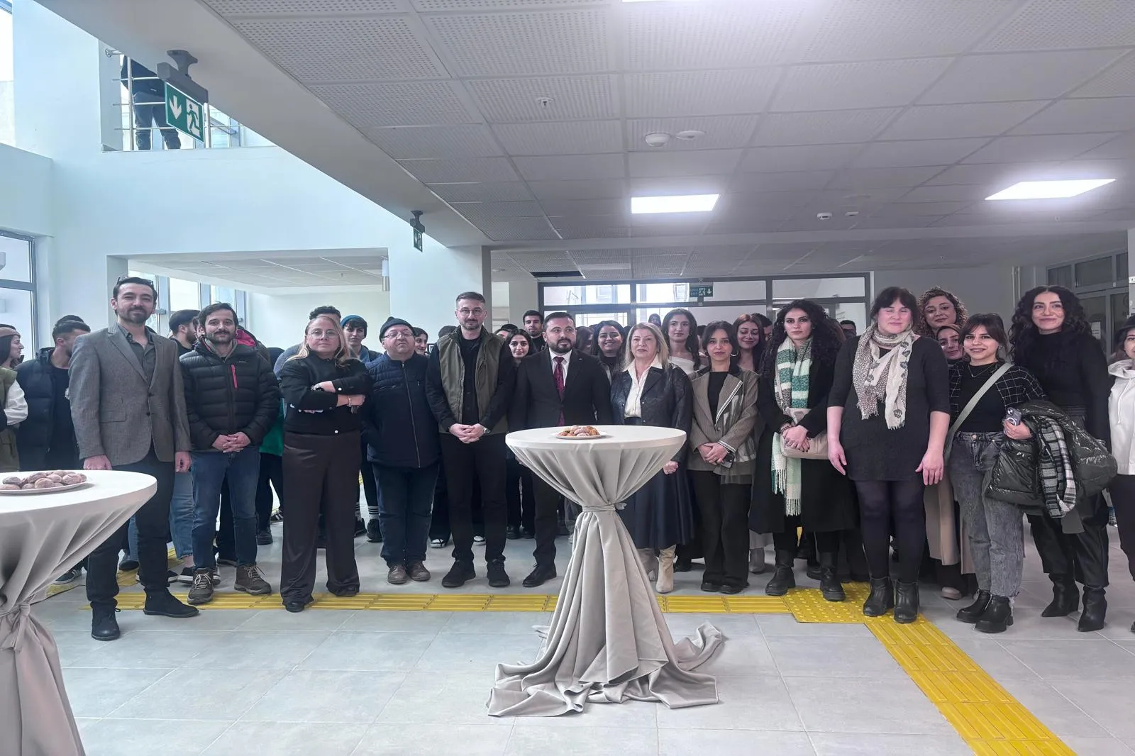 Munzur Üniversitesi'nde Mesafelerin Doğası Konulu Sergi Açılışı Yapıldı