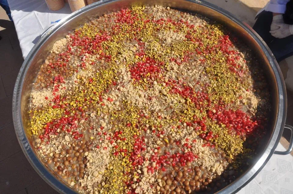 Munzur Üniversitesi'nde Geleneksel Aşure Lokma Etkinliğinin Altıncısı Gerçekleştirildi