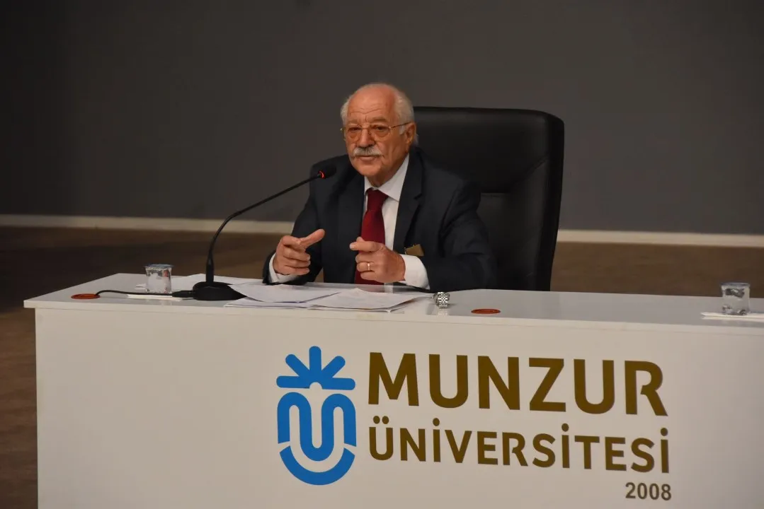 Fırat Üniversitesi Eski Rektörü Prof. Dr. Eyüp Günay İSBİR; Munzur Üniversitesi’nde "Sosyal Bilimlerde Metot ve Sorunları" Üzerine Konuştu: "İnsanlığa Hizmet Eden Bilimsel ve Etik Çalışmalar Yapmak Gerekir"