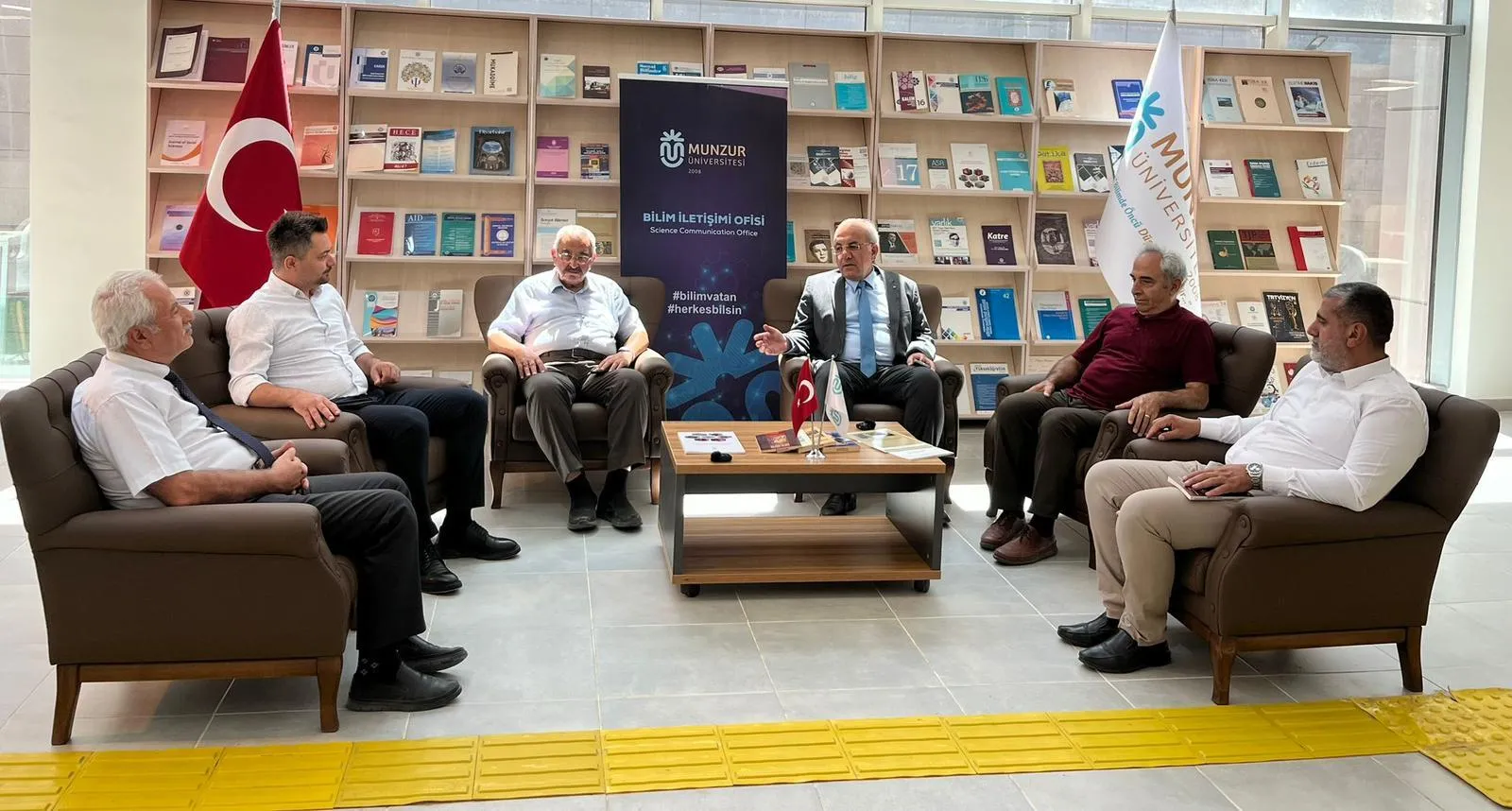 Munzur Üniversitesi Bilim Kafe'de Eğitimci Yazarlık Söyleşisi Düzenlendi